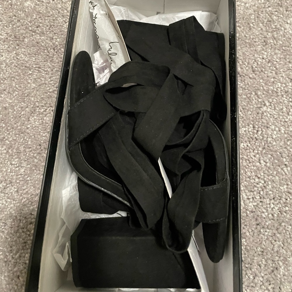 Lulus Ankle Strapped heels (Black/Tan)